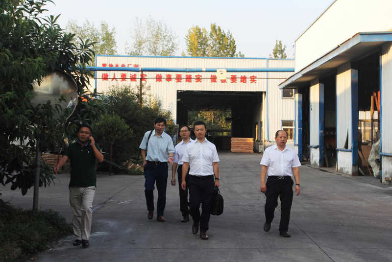 “南京林業(yè)大學(xué)產(chǎn)學(xué)研合作基地” “南京林業(yè)大學(xué)實踐教學(xué)基地” 落地安徽管仲木業(yè)(圖14) “南京林業(yè)大學(xué)產(chǎn)學(xué)研合作基地” “南京林業(yè)大學(xué)實踐教學(xué)基地” 落地安徽管仲木業(yè)(圖14)