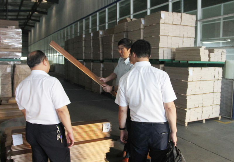 “南京林業(yè)大學(xué)產(chǎn)學(xué)研合作基地” “南京林業(yè)大學(xué)實踐教學(xué)基地” 落地安徽管仲木業(yè)(圖13) “南京林業(yè)大學(xué)產(chǎn)學(xué)研合作基地” “南京林業(yè)大學(xué)實踐教學(xué)基地” 落地安徽管仲木業(yè)(圖13)