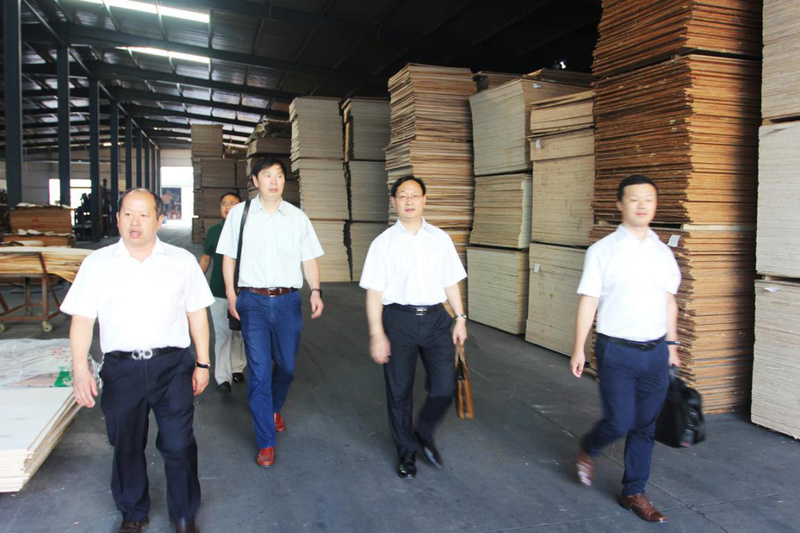 “南京林業(yè)大學(xué)產(chǎn)學(xué)研合作基地” “南京林業(yè)大學(xué)實踐教學(xué)基地” 落地安徽管仲木業(yè)(圖11) “南京林業(yè)大學(xué)產(chǎn)學(xué)研合作基地” “南京林業(yè)大學(xué)實踐教學(xué)基地” 落地安徽管仲木業(yè)(圖11)