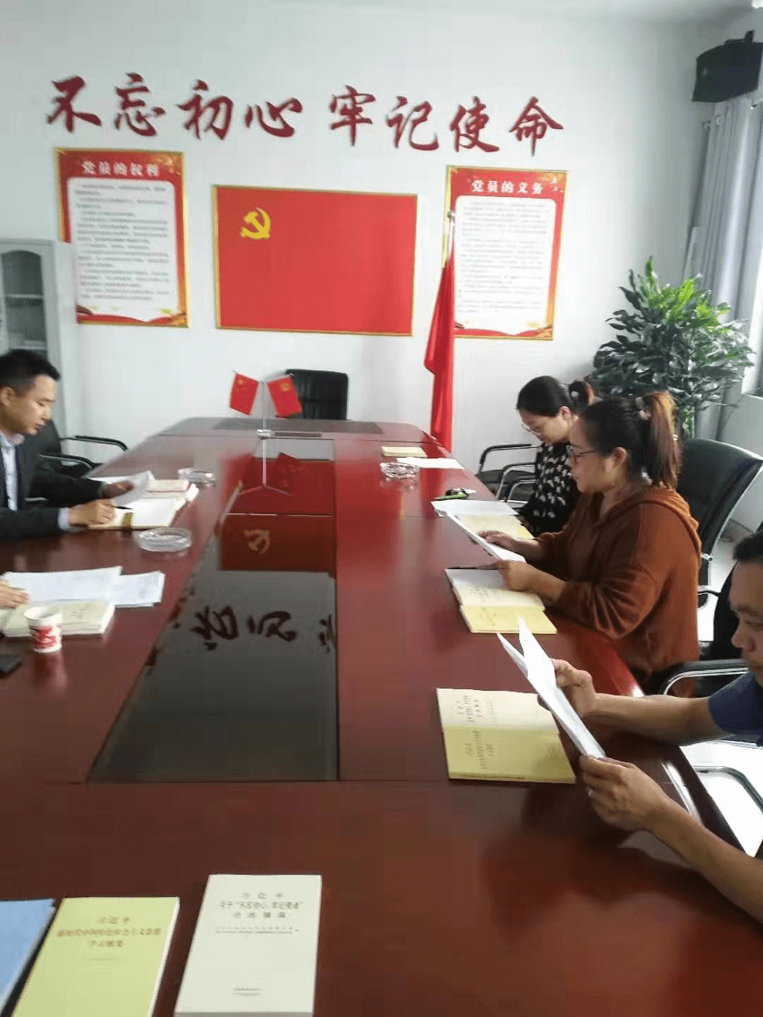 10月份管仲木業(yè)黨支部主題黨日活動(dòng)開展情況(圖1) 10月份管仲木業(yè)黨支部主題黨日活動(dòng)開展情況(圖1)